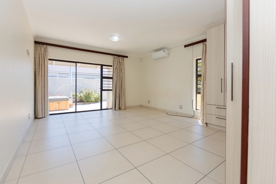 5 Bedroom Property for Sale in Country Club Western Cape